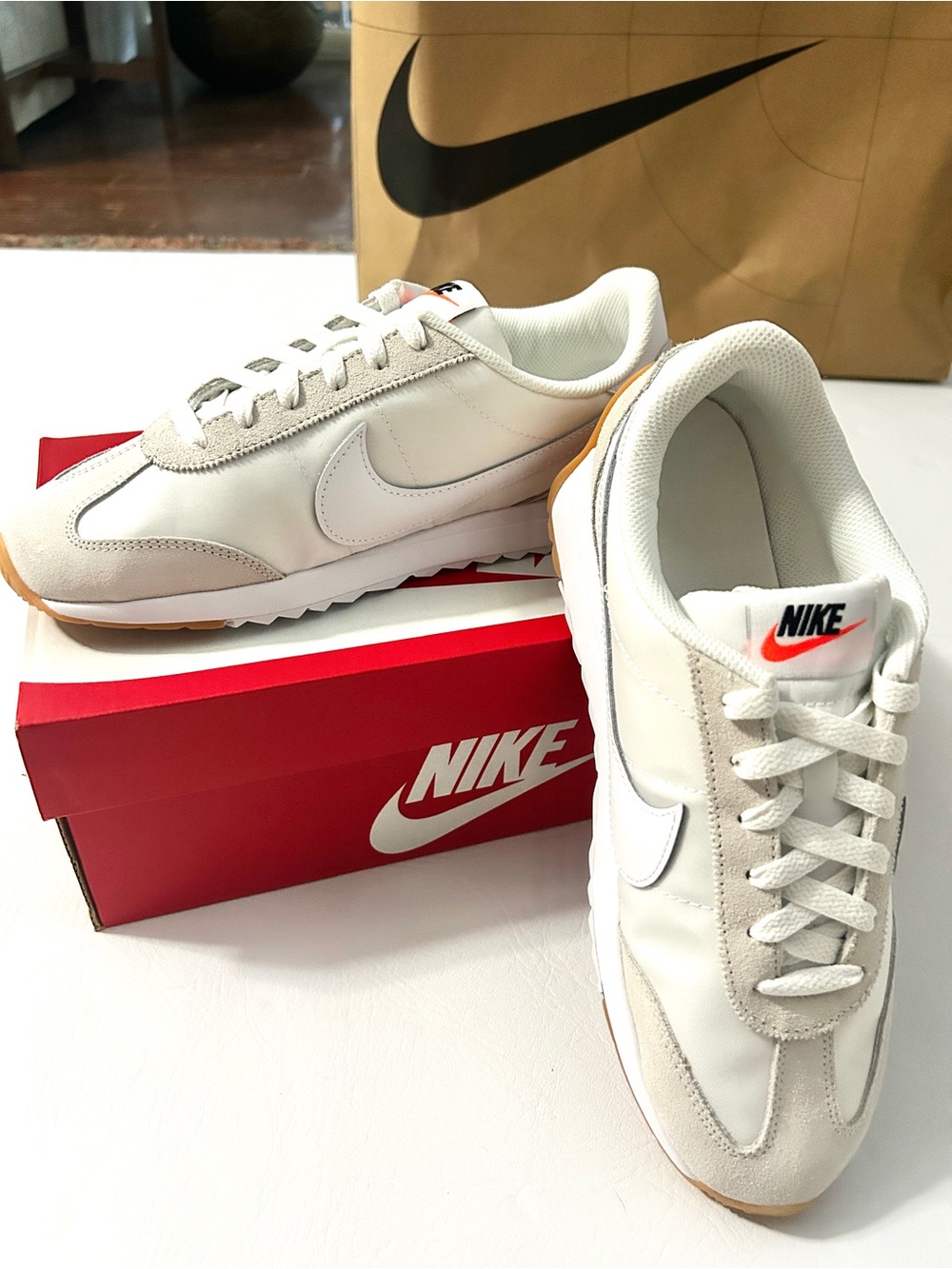 Nike White & Beige Low-Top NIKE Pacific size 9